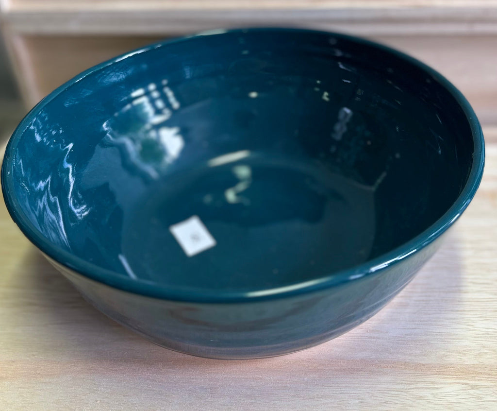 Medium serving bowl